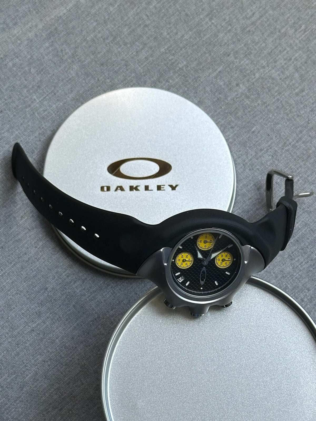 Oakley Chronograph Watch – Yellow Dial with Rubber Strap