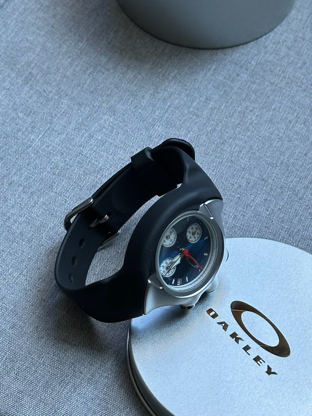 Oakley Chronograph Watch – Blue Dial with Rubber Strap