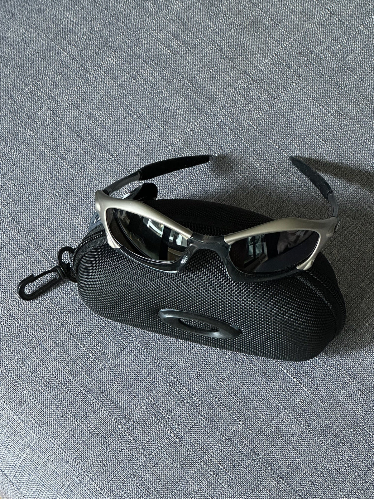 Vintage Oakley Splice Sunglasses: Polished SILVER Frame, Black Lenses - Vintage Collectible