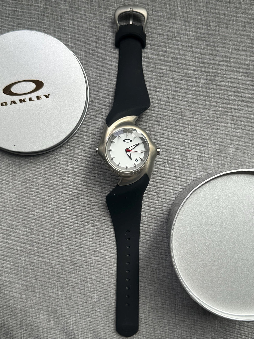 Oakley D1 Icon Watch: Black/White/Blue Dial, Rare Collectible Men's Sports Watch with Case